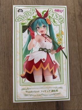 Hatsune Miku Wonderland Figure - Teal Hair, Red & White Outfit